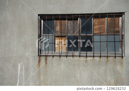 舊倉庫窗戶 舊倉庫窗戶 129628232