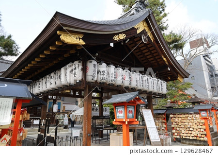 The grounds of Yasui Konpira Shrine in Higashiyama Ward, Kyoto City The grounds of Yasui Konpira Shrine in Higashiyama Ward, Kyoto City 129628467