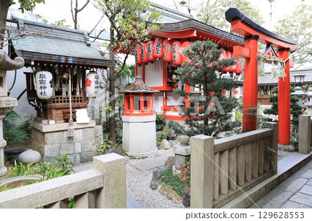 The grounds of Nishiki Tenmangu Shrine in Higashiyama Ward, Kyoto City 129628553