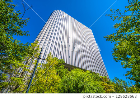 日本東京的街景：戰爭結束的那一天。我們不能忘記那場悲劇…昭和館及其他建築的景色 = 8月15日 129628668