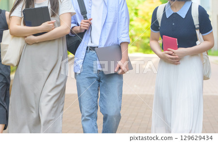 大學生形象畫像 129629434