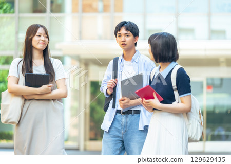 大學生形象畫像 129629435