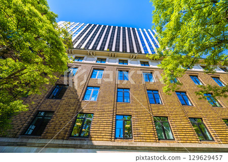 日本東京城市景觀,包括九段會館露台的景色(8 月 15 日) 日本東京城市景觀,包括九段會館露台的景色(8 月 15 日) 129629457