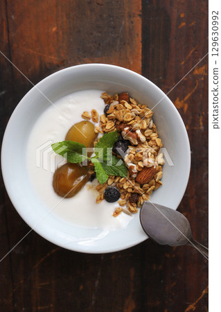 Yogurt topped with Darjeeling-style Nanko plums 129630992