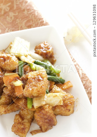 中式炒魷魚蒜苗 129631098