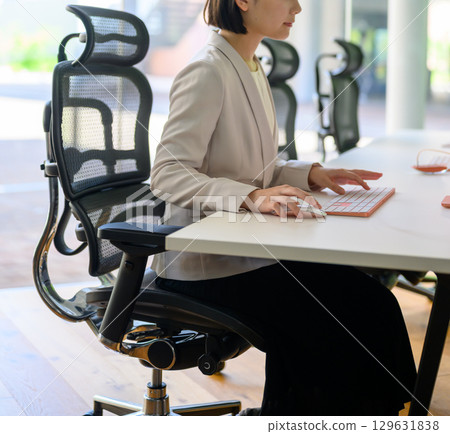 Woman working in a stylish office Woman working in a stylish office 129631838