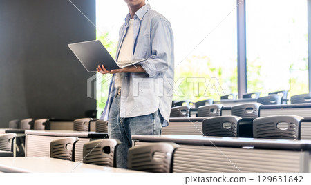 University image 129631842