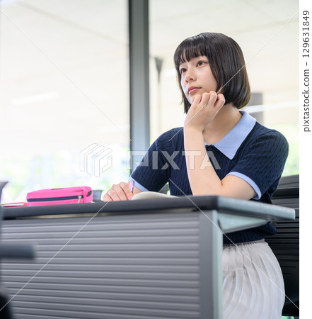 University image 129631849