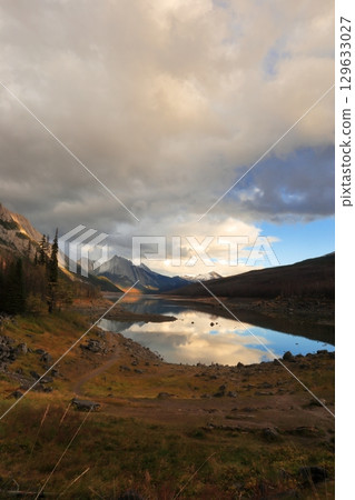 Medicine Lake in Jasper National Park, Canada, North America Medicine Lake in Jasper National Park, Canada, North America 129633027