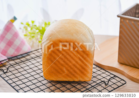 烤牛奶麵包 129633810