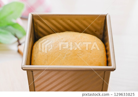 烤牛奶麵包 烤牛奶麵包 129633825