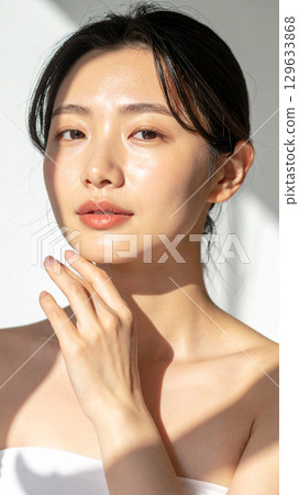 A beautiful profile of a woman with clear skin 129633868