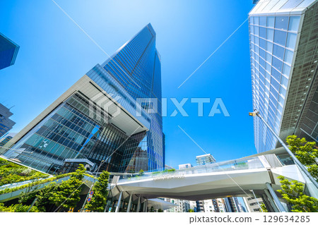 八月的東京城市景觀。虎之門之丘站塔（虎之門之丘站）及其他地標建築的景色。邁向新時代（第15屆） 129634285