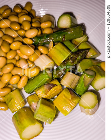 Sliced asparagus and soybeans creating a healthy culinary delight Sliced asparagus and soybeans creating a healthy culinary delight 129634609