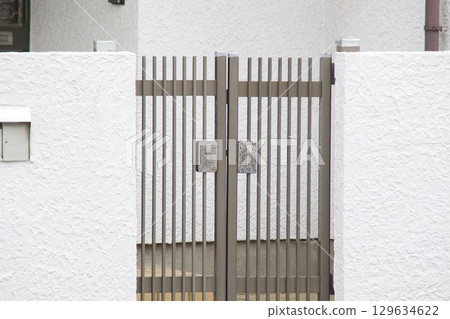 Double-door gate for a detached house 129634622