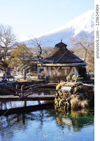 Scenery of Oshino Hakkai (Wakuike Pond) 129634904