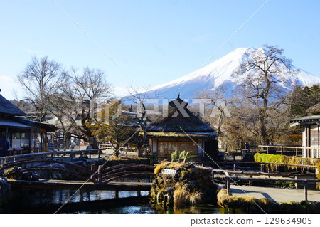 Scenery of Oshino Hakkai (Wakuike Pond) 129634905