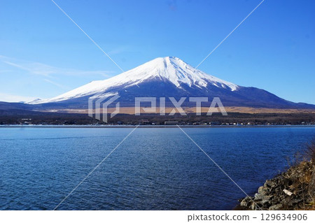 Lake Yamanaka and Mount Fuji Lake Yamanaka and Mount Fuji 129634906