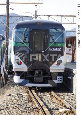 Scenery of the Fujisanroku Railway (Fujikyuko Line) Kawaguchiko Station (E257 series) 129634911