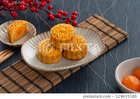 Mid-Autumn Festival Mooncake Festival Lotus Seed Paste Egg Yolk MidAutumn Festival Mooncake げっぺい Mid-Autumn Festival Mooncake Festival Lotus Seed Paste Egg Yolk MidAutumn Festival Mooncake げっぺい 129635100