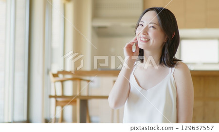 Women in their 20s beauty image 129637557