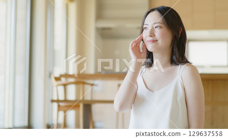 Women in their 20s beauty image 129637558