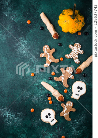 Halloween scary gingerbread cookies for party Halloween scary gingerbread cookies for party 129637742