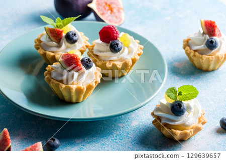 Shortbread fruit basket Shortbread fruit basket 129639657