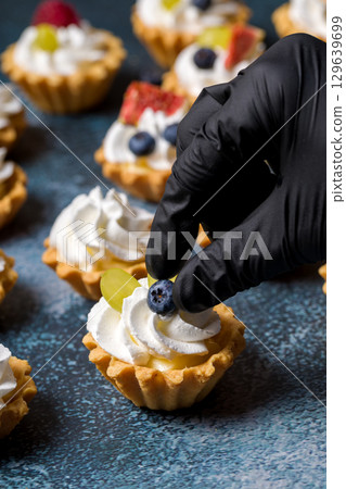 Shortbread fruit basket 129639699