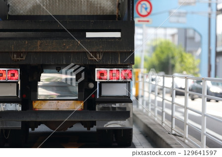 自卸車圖像 129641597