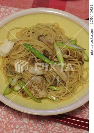 Japanese-style pasta with cod, asparagus and shimeji mushrooms, served with Camembert cheese 129643421