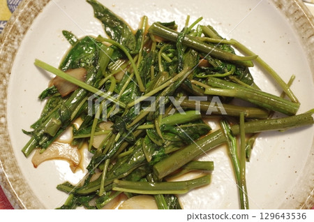 蒜蓉炒空心菜 129643536