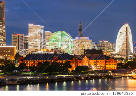 橫濱灣區的夜晚：紅磚倉庫與港口未來 129643550
