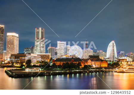 橫濱灣區的夜晚：紅磚倉庫與港口未來 129643552