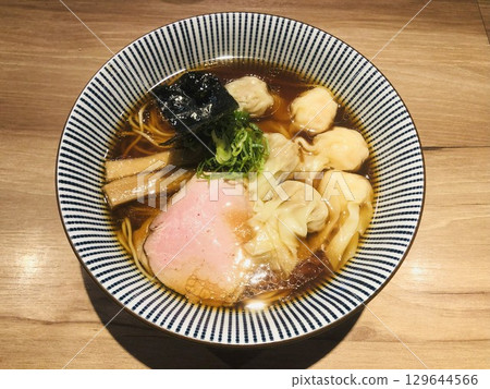 Soy sauce ramen topped with wonton and roasted pork 129644566