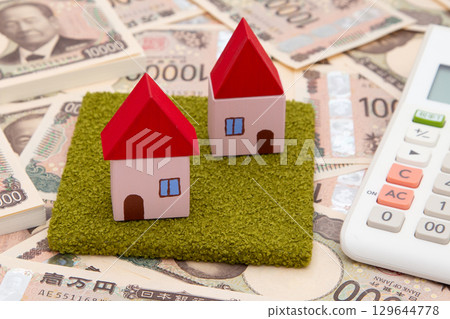 House, money and calculator 129644778