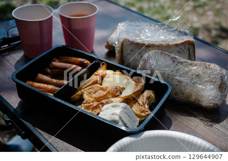 香腸馬鈴薯賞櫻便當－春日野餐 129644907