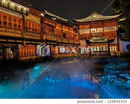 上海豫園夜景2025 129645314