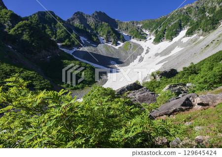新綠時節的北阿爾卑斯山美景 129645424