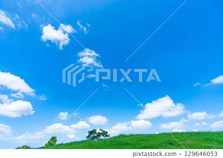 Blue sky and clouds and prairie 129646053