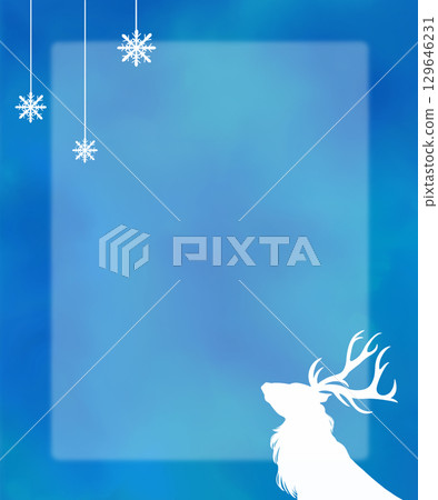 聖誕背景框架的雪花飾品和馴鹿（剪影）漂浮在夜空中 129646231