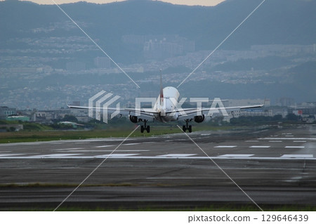 伊丹機場、大阪國際機場、千里川岸、降落 伊丹機場、大阪國際機場、千里川岸、降落 129646439