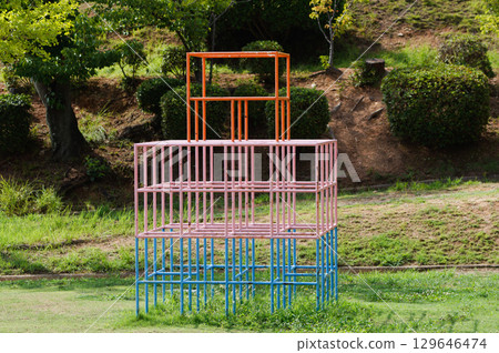 烈日下的叢林健身器 129646474