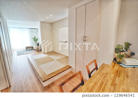 明亮的客廳 129646541