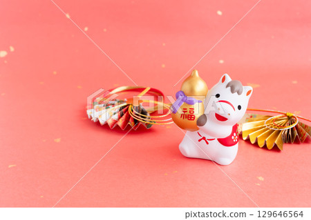 2026 Year of the Horse New Year's card material Red Japanese paper background 129646564