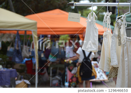 The flea market in spring The flea market in spring 129646650