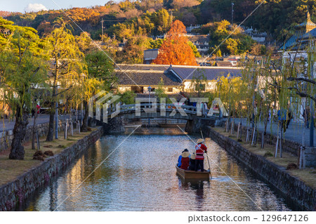 Winter boat ride on the Kurashiki River in Kurashiki City, Okayama Prefecture's Kurashiki Bikan District 129647126