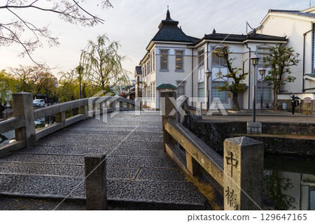 冬季的岡山縣倉敷市 - 清晨的倉敷美觀地區 129647165