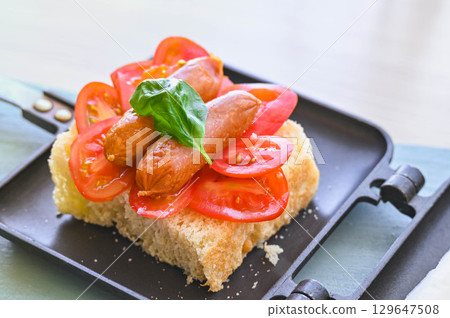 用自製麵包製作熱三明治 129647508