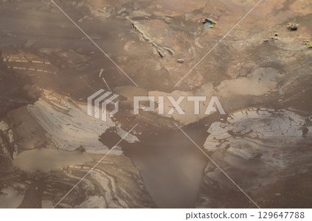 Oil Texture on water Macro shot 129647788